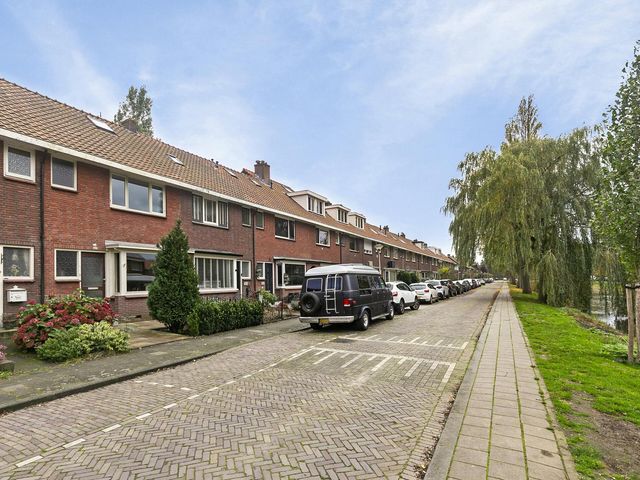 Surinamesingel 27, Vlaardingen