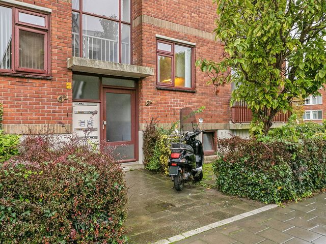 Aagje Dekenstraat 2, Spijkenisse