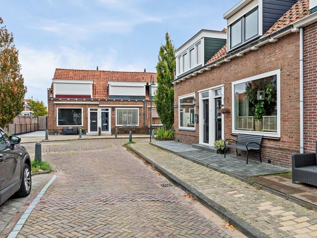 Oranjestraat 1, Volendam