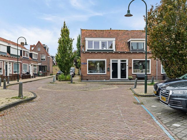 Oranjestraat 1, Volendam