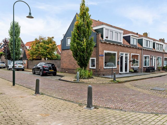 Oranjestraat 1, Volendam