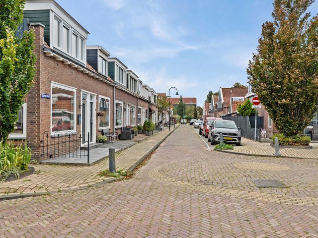 Oranjestraat 1, Volendam