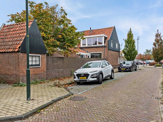 Oranjestraat 1, Volendam