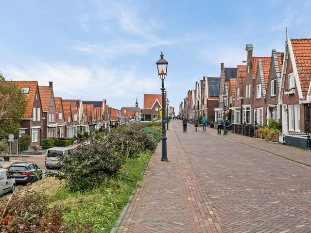 Oranjestraat 1, Volendam