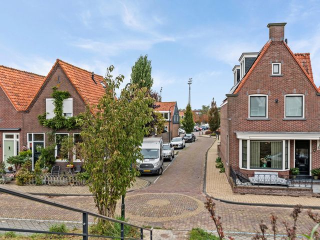 Oranjestraat 1, Volendam