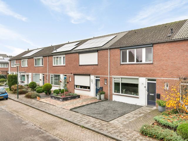 Minister Van Houtenstraat 12, Veghel