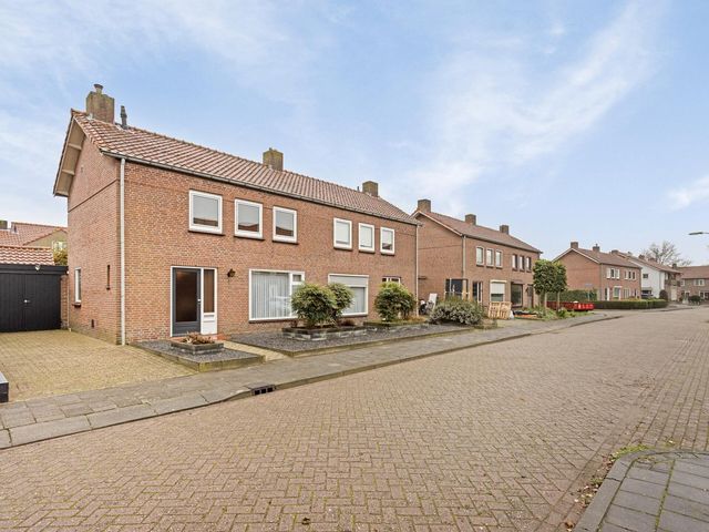 Vendelierstraat 8, Oirschot