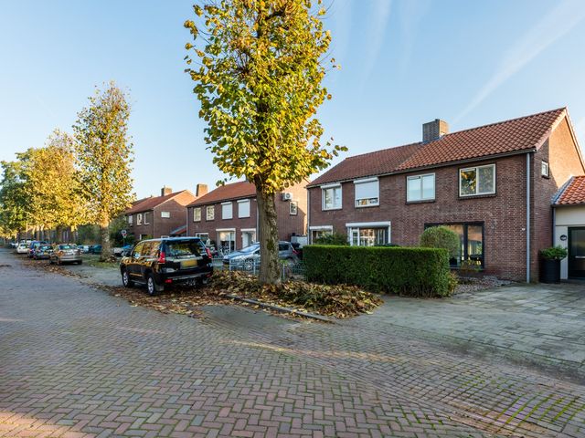 Pastoor Gillisstraat 137, Rijen