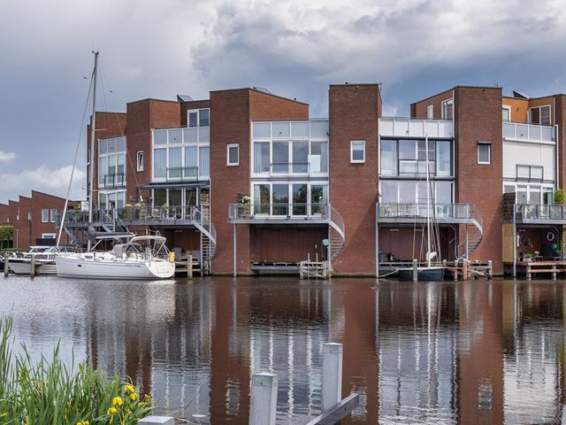 Vuurvlinder 28, Sneek