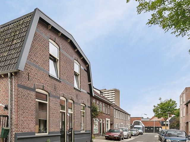 Gronausevoetpad 24, Enschede