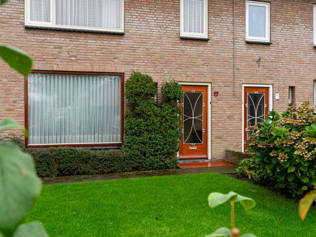 Burgemeester Van Dijkstraat 17, Sprang-Capelle