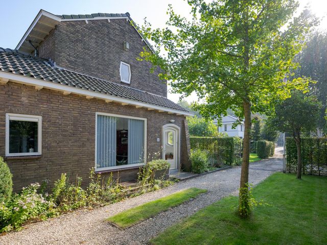 Dillenburglaan 4, Voorschoten