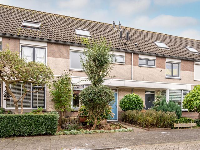 Kamperfoeliestraat 3, Almere