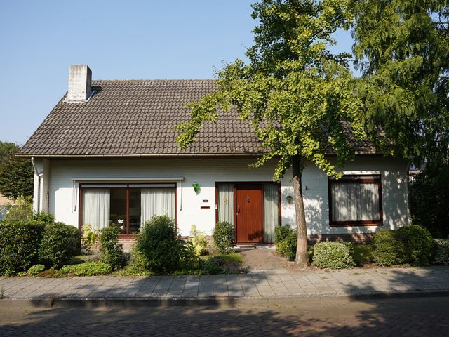 Veerhoeklaan 50, Oostburg