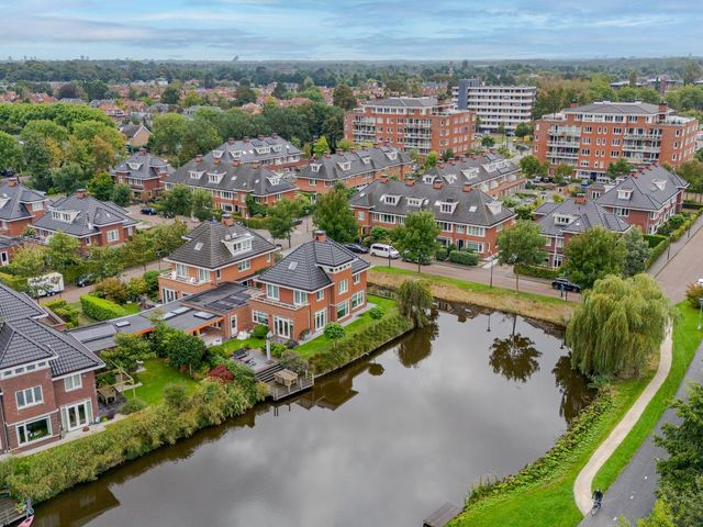 Burgemeester Pompe van Meerdervoortlaan 15, Voorschoten