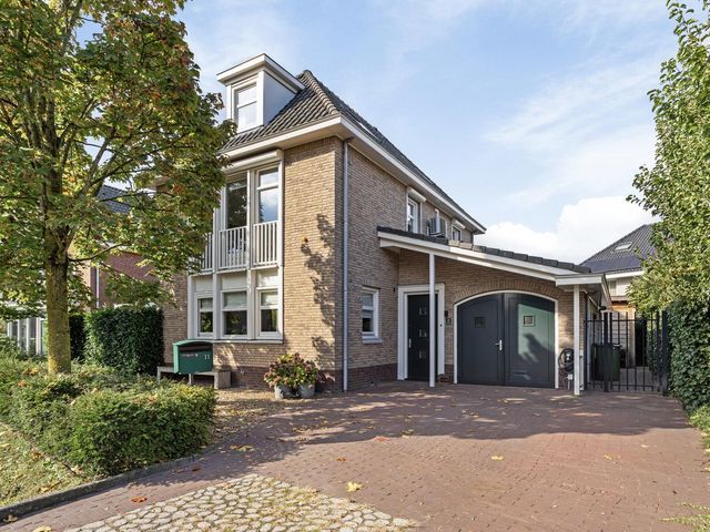 Stapelenlaan 11, Roosendaal