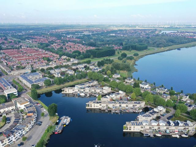 Pluuthaven 34, Zeewolde