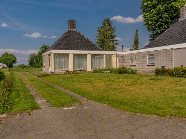 Hoofdweg 77, Midwolda