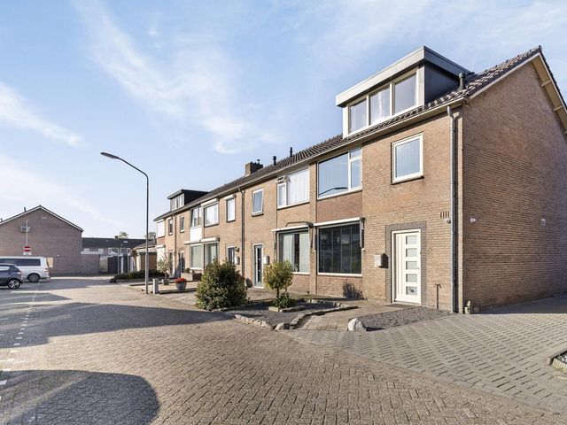 Asterstraat 14, Made