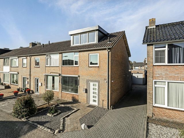 Asterstraat 14, Made