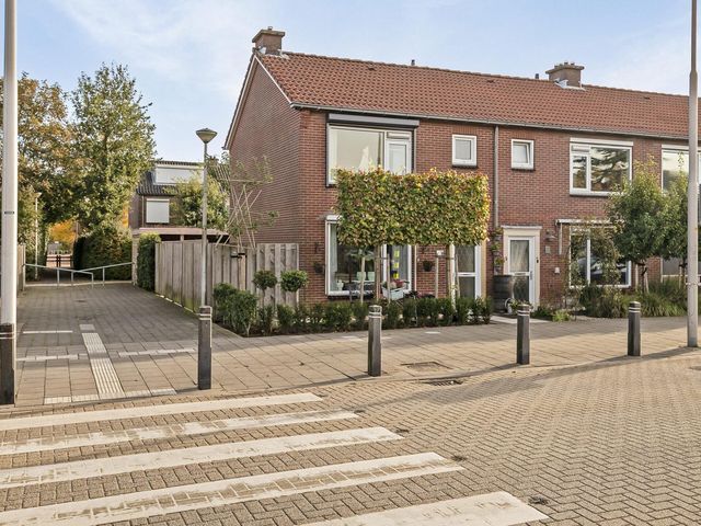 Burgemeester Klinkhamerweg 52, Zevenhuizen