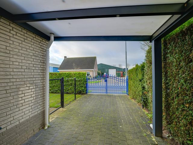 Schoenmakerij 13+ 13A, Zevenbergen