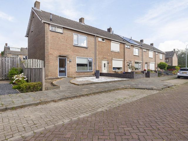 Jan van Glymesstraat 27, Fijnaart