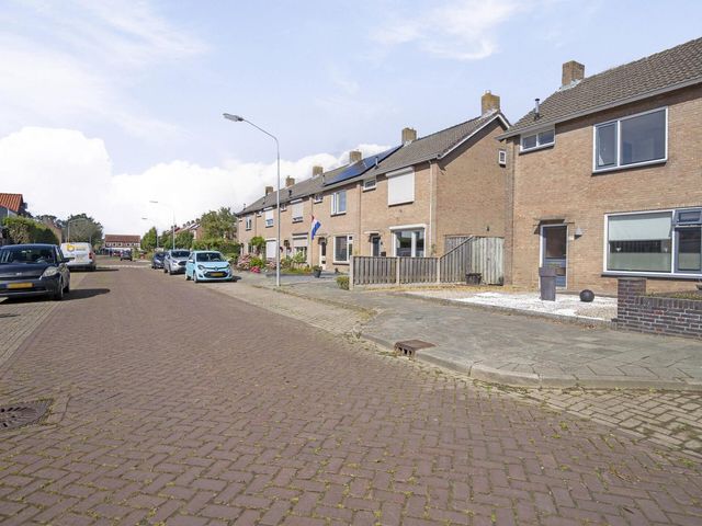 Jan van Glymesstraat 27, Fijnaart