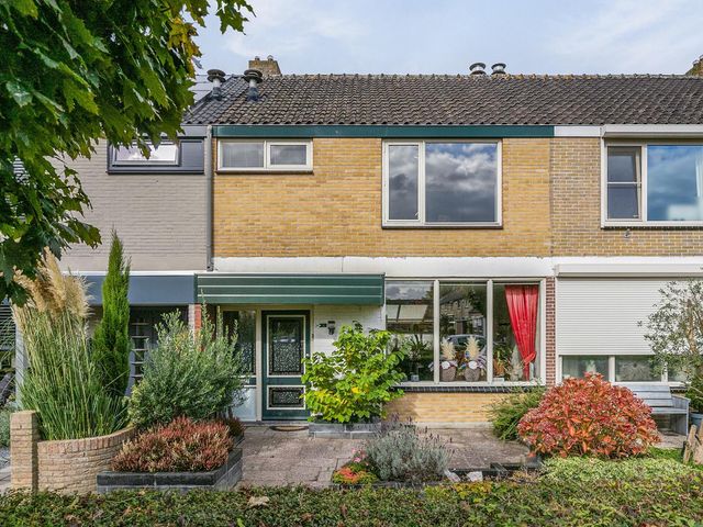 Zeestraat 120, Zevenbergen