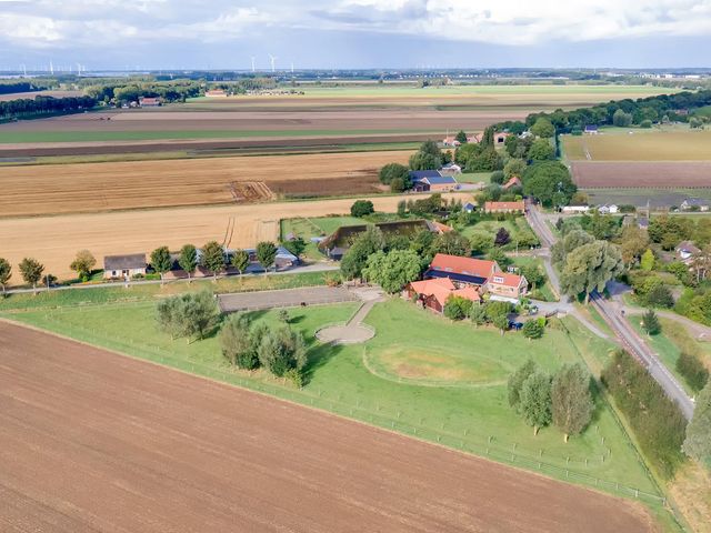 Varkensdijk 1, Strijen