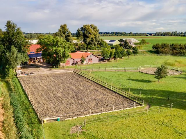 Varkensdijk 1, Strijen