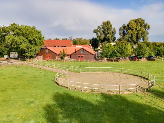 Varkensdijk 1, Strijen