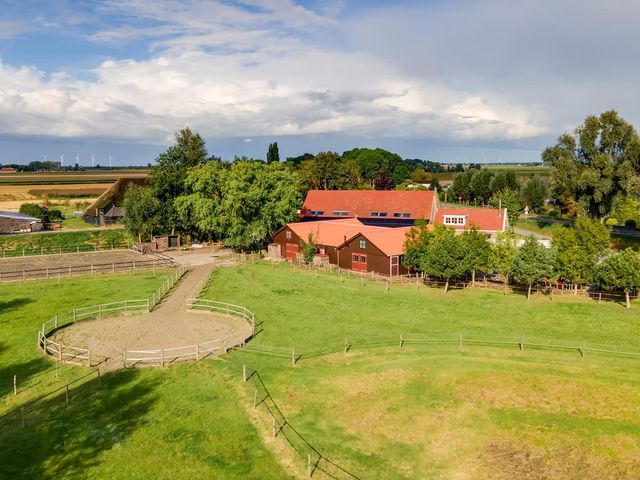 Varkensdijk 1, Strijen