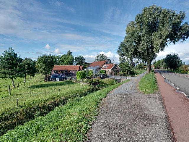 Varkensdijk 1, Strijen