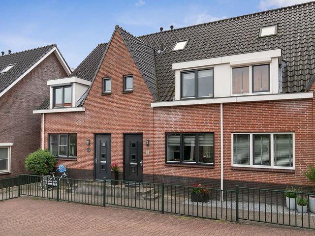 Schoolstraat 6, Strijen