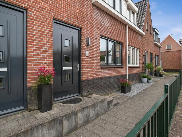 Schoolstraat 6, Strijen