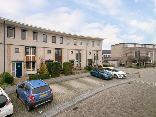Rubinsteinplein 3, Oud-Beijerland