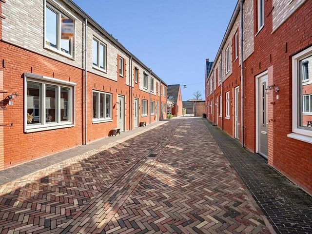 Pieter van der Doesstraat 8, Oud-Beijerland