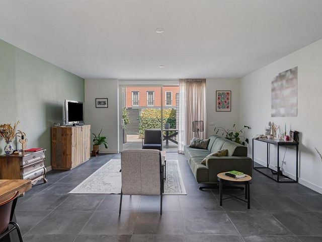 Pieter van der Doesstraat 8, Oud-Beijerland