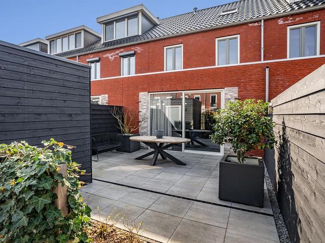 Pieter van der Doesstraat 8, Oud-Beijerland