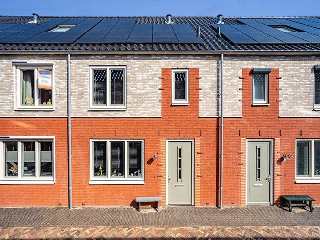 Pieter van der Doesstraat 8, Oud-Beijerland