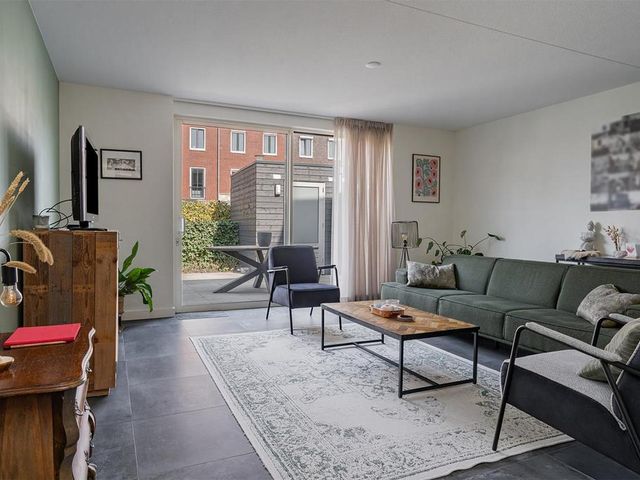 Pieter van der Doesstraat 8, Oud-Beijerland
