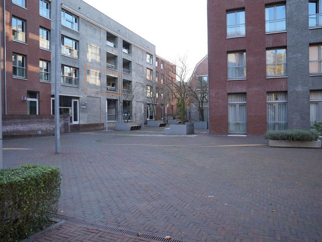 Erasplaats 9, Tilburg