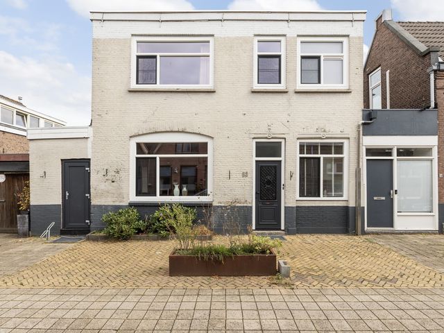 Eigenhaard 52, Dordrecht