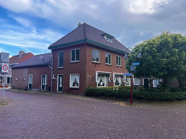 Kerkplein 11 11A, Dalfsen