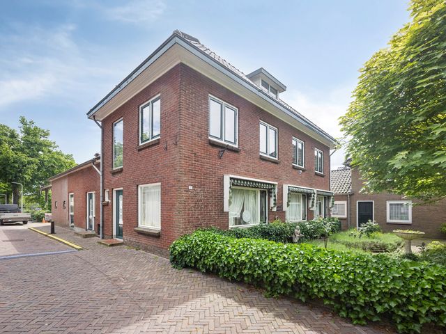 Kerkplein 11 11A, Dalfsen