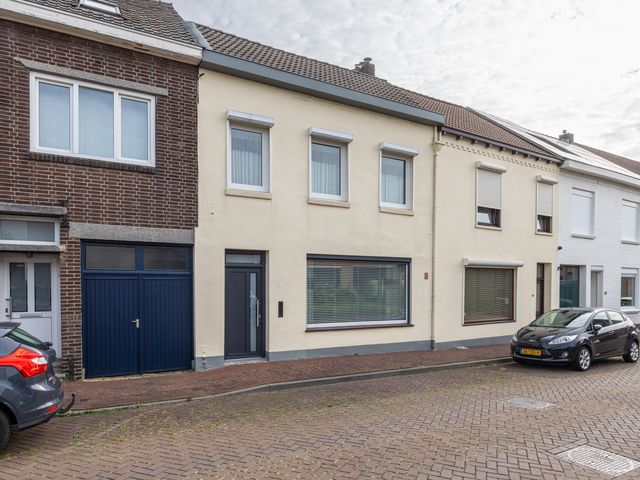 Spoorstraat 66, Geleen