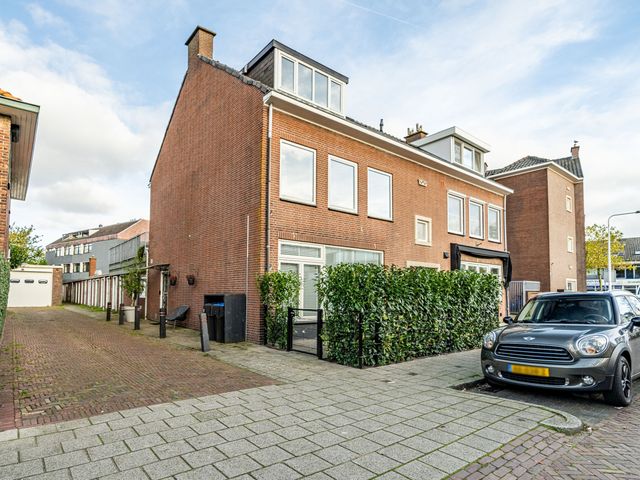 Pauwenstraat 8, Voorschoten