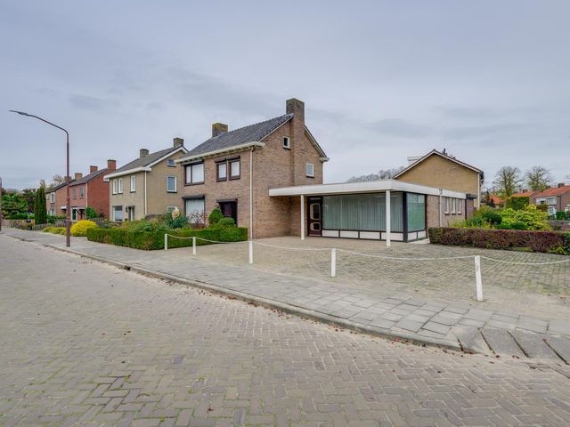 Julianastraat 75, Hoeven