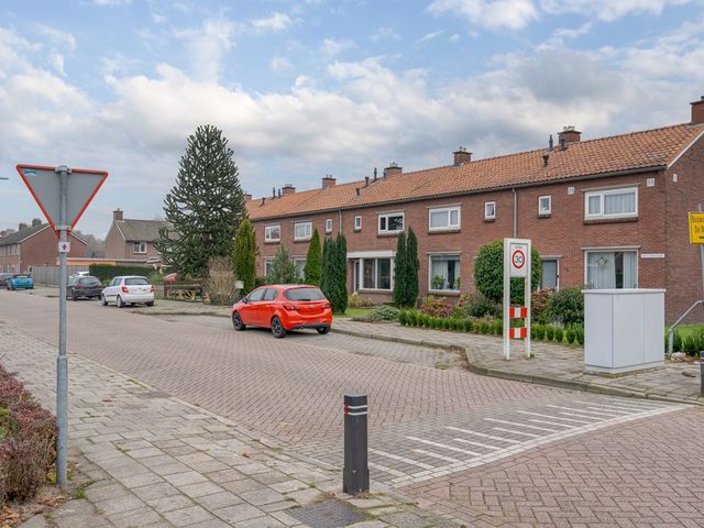 Meidoornstraat 5, Lutten